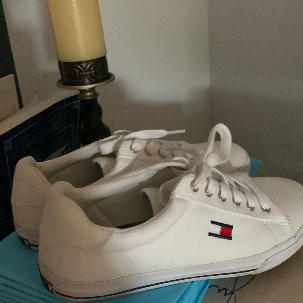 Women’s canvas Tommy Hilfiger running shoes 9/10